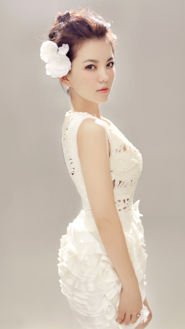 炫富一姐李湘：早餐花7000元，富养女儿惹争议，被王岳伦戴绿帽