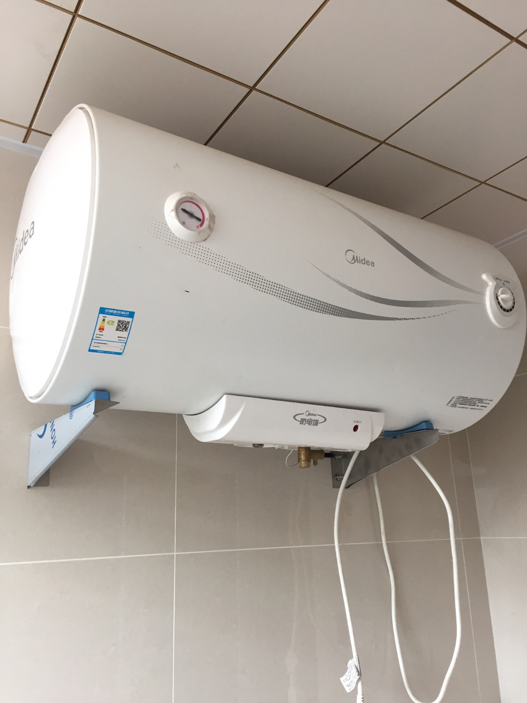 电热水器有防漏电功能吗,电热水器自带安全阀吗