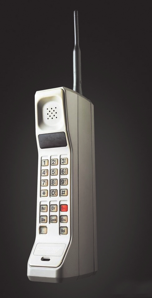 中国第一个使用手机的人，当年花了2万元，手机号与如今大不相同