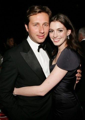 美国安妮海瑟薇短发,欧美女明星盛世美颜安妮海瑟薇