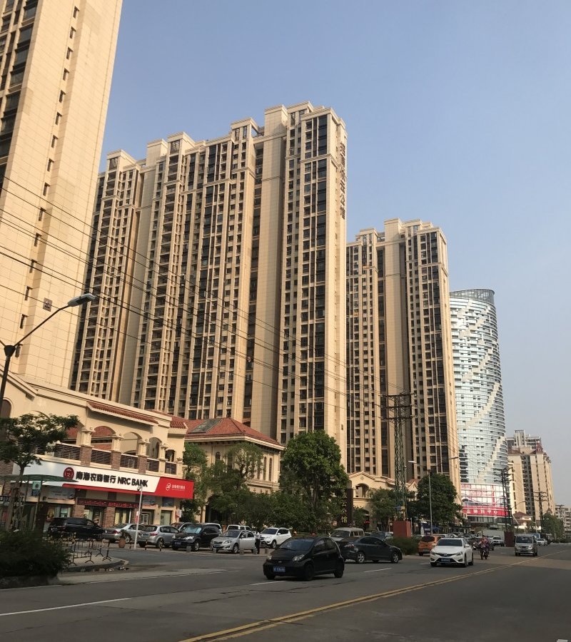 不吃斋念佛,坐豪车、搞房产,释永信“*宗罪七**”背后的真相