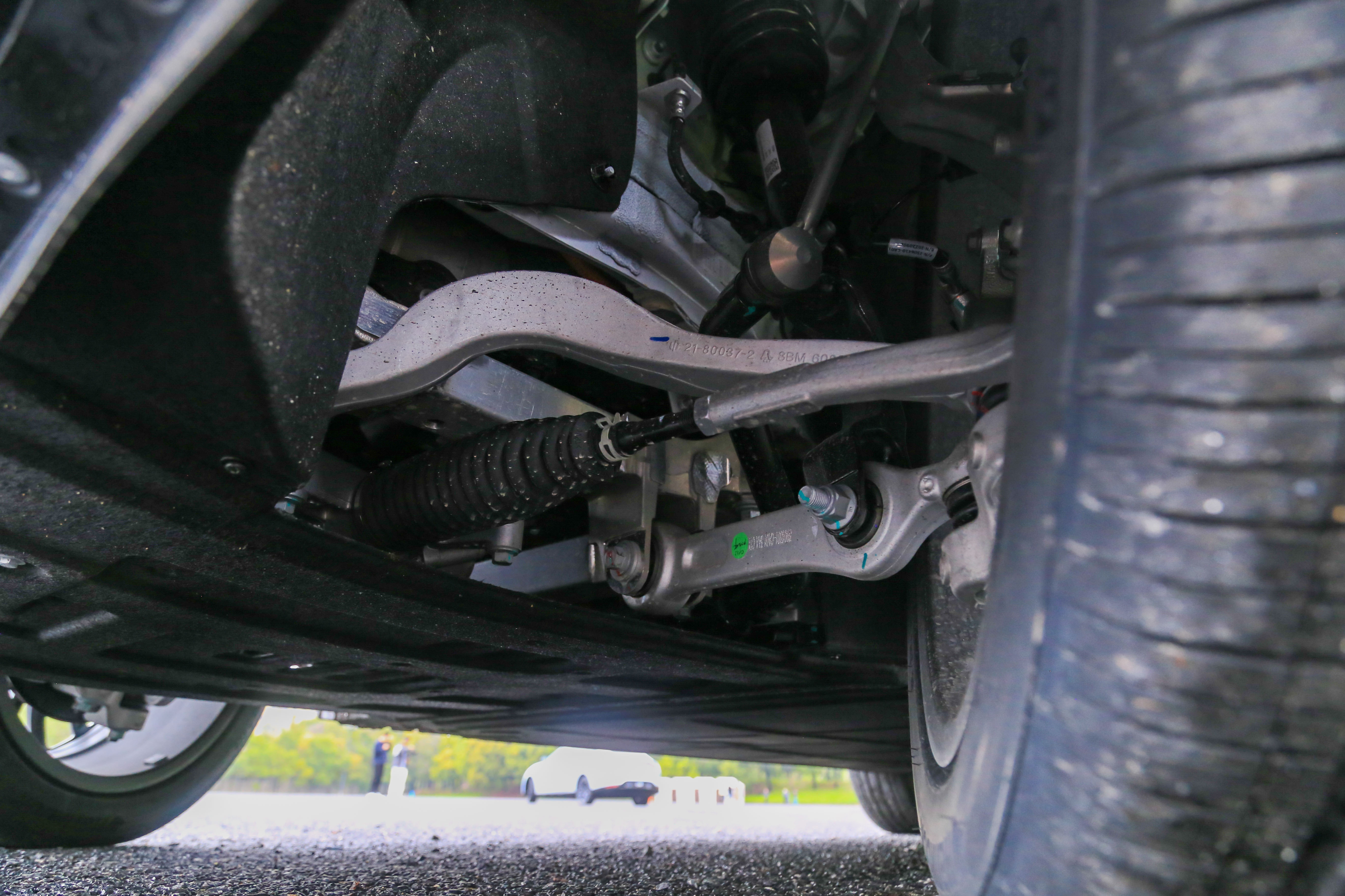 2023入门版c01和c11哪个值得买,零跑c01最新款试驾