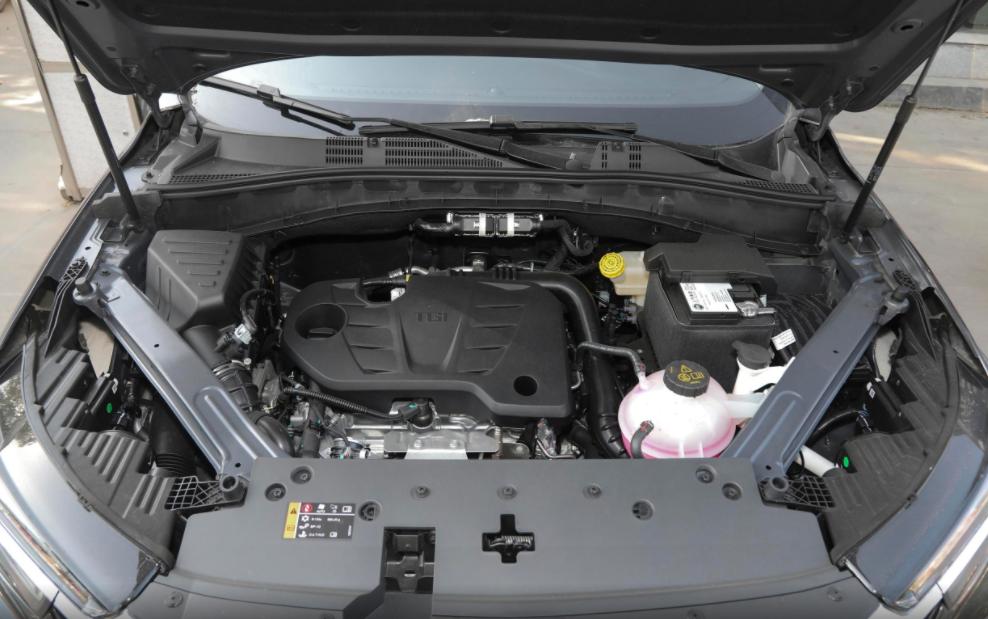 全新第三代荣威rx5对比别的车型 (2019款荣威rx5跟2020对比)