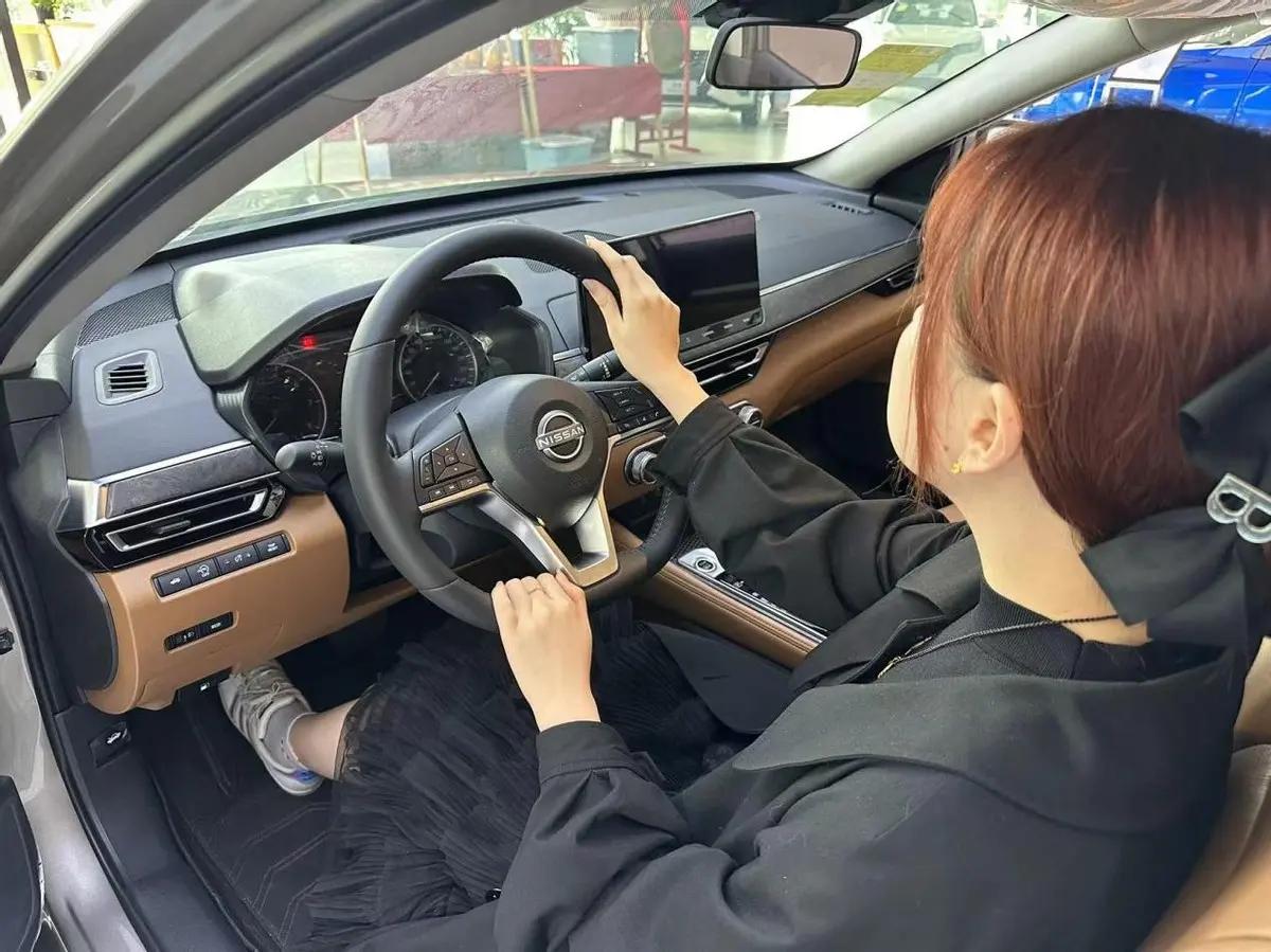 2021日产天籁2.0t空间,新款日产天籁2.0l低配版