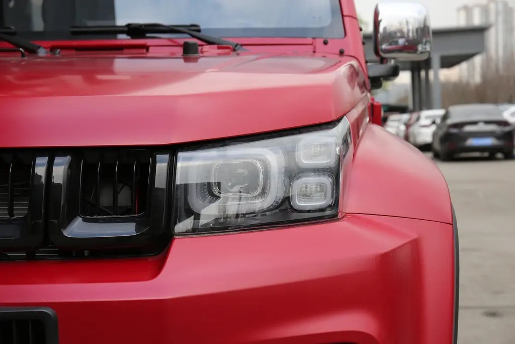 新款北京bj40手动四驱刀锋英雄版,北京bj40顶配2023款刀锋英雄版