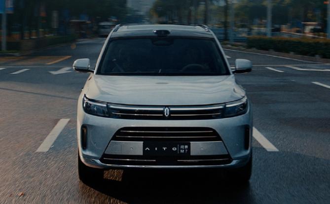 问界m7max版和理想l8max版怎么选,问界m7智驾四驱和理想l8air怎么选