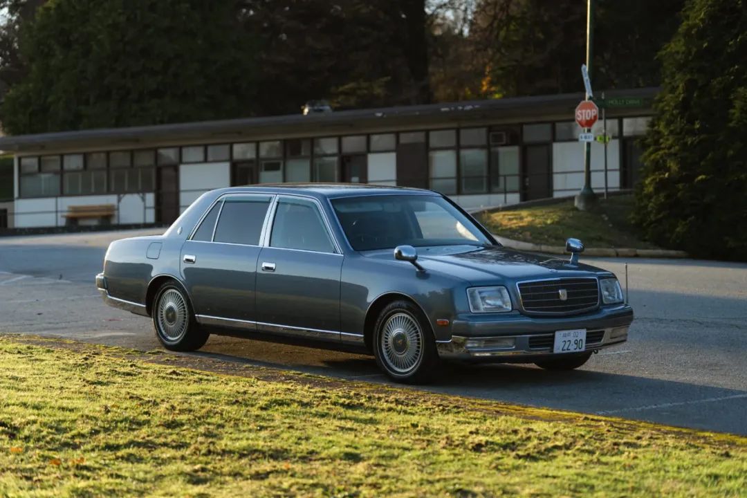 日本国宝级旗舰轿车身价暴跌？不足3万美元的1997年丰田世纪