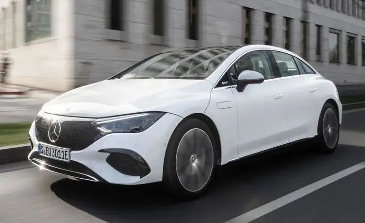 奔驰eqe最低提车价,奔驰eqe上市只为唤醒你的每寸感知