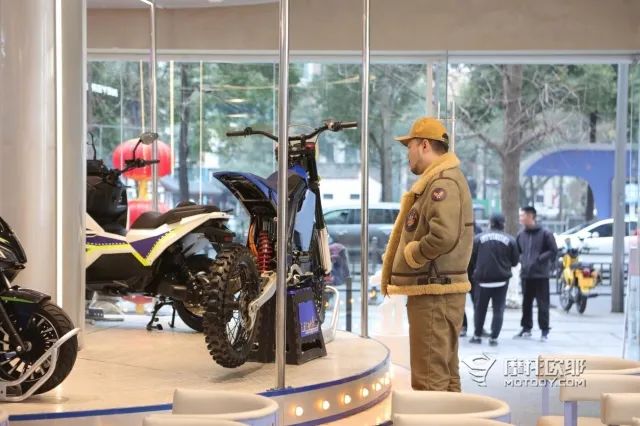 轮上扭矩实测,最强adv踏板车推荐