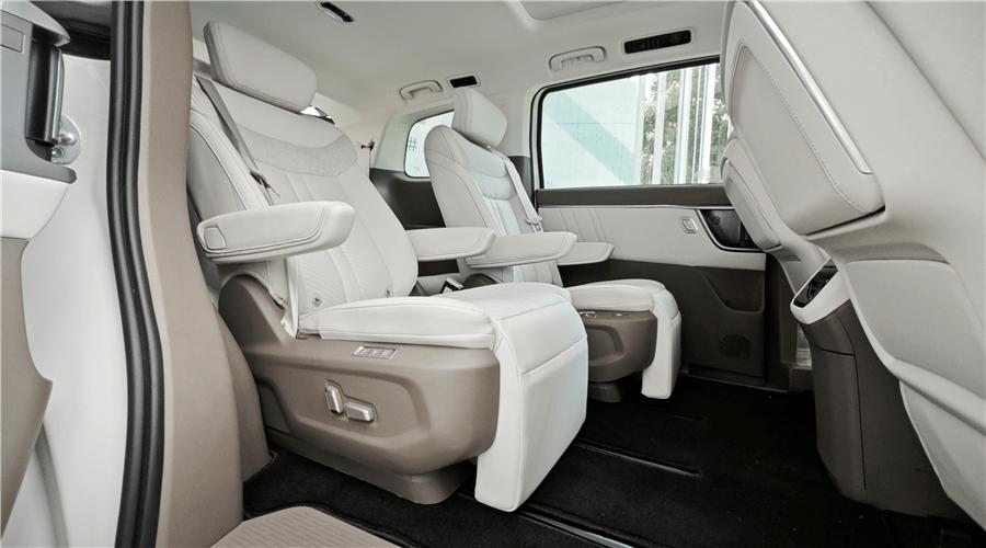 上汽大通maxusg10九座空间,亮相的这款上汽大通maxus概念车