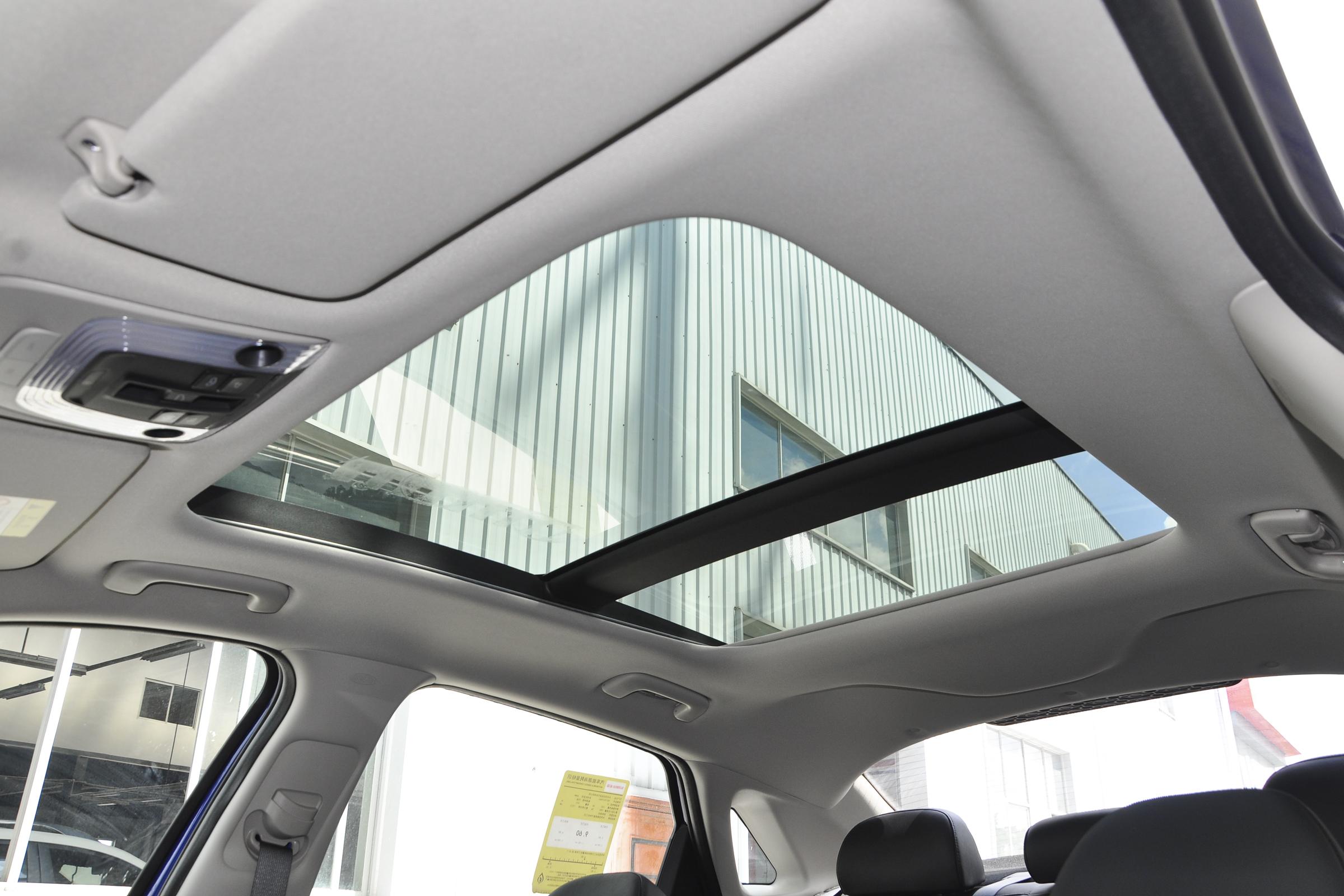 轴距2米71.8t,轴距3000毫米排量2.0的7座车