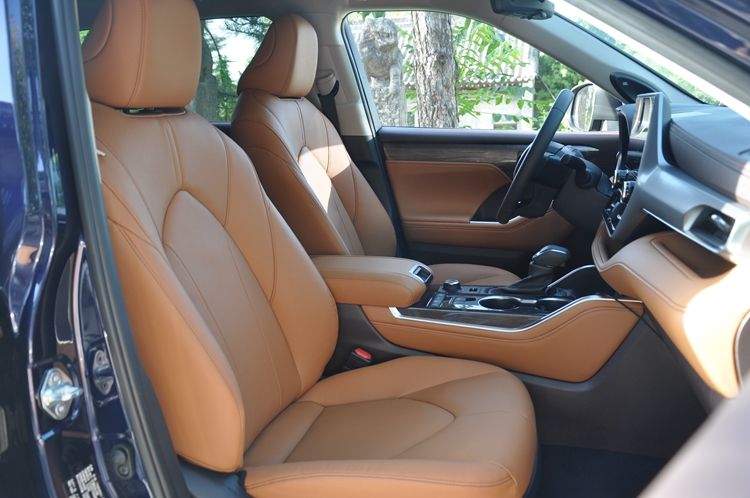 全新2.0t的丰田汉兰达动力怎么样,丰田汉兰达2022两驱尊贵版试驾