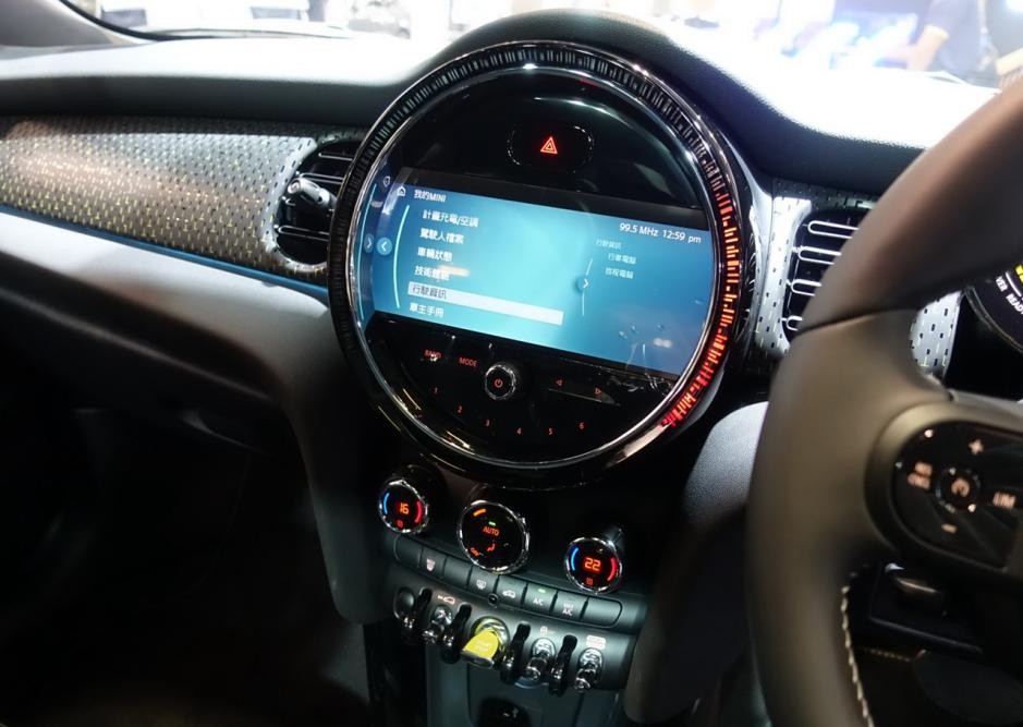 跟特斯拉内饰很像的车,特斯拉新款mini