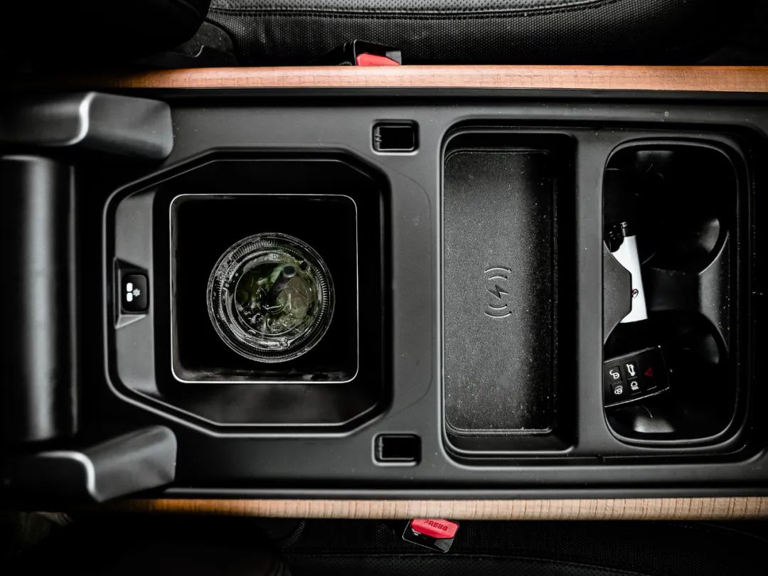 山重水复疑无路，没事我开大路虎