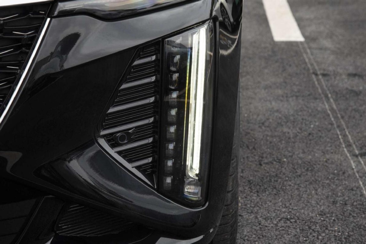 全新凯迪拉克ct6和奔驰e级,凯迪拉克ct6和奔驰e哪个更舒适