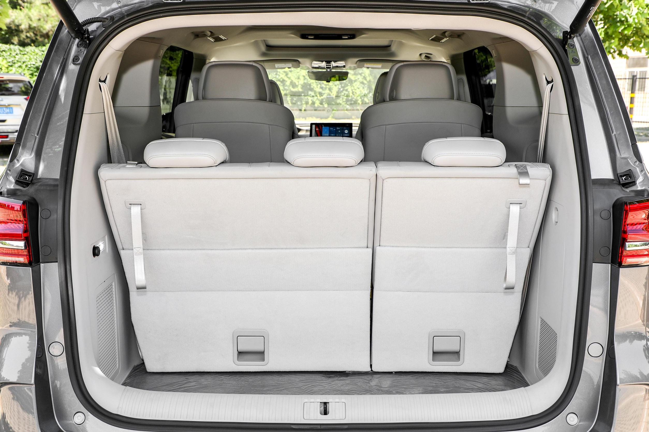 纯电mpv荣威imax8ev几座,荣威imax8尊享版商务车