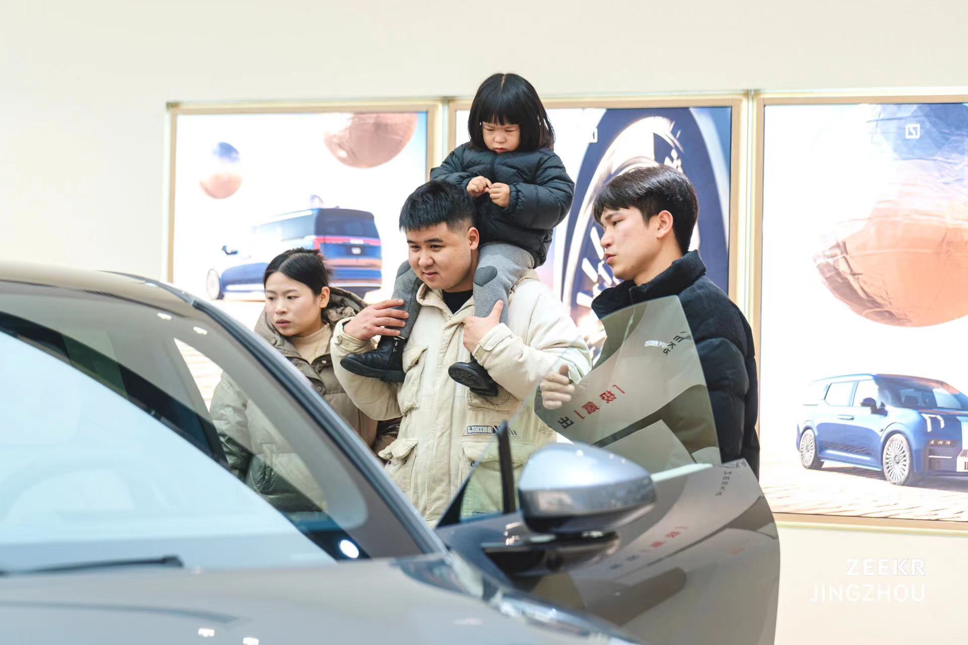 鏋佹蔼绌洪棿鑽嗗窞涓囪揪骞垮満,鏋佹蔼鏂板煄