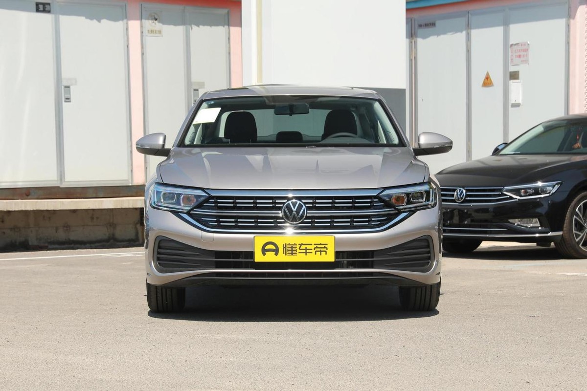 10万至15万最畅销车型朗逸,大众朗逸2015款对比桑塔纳