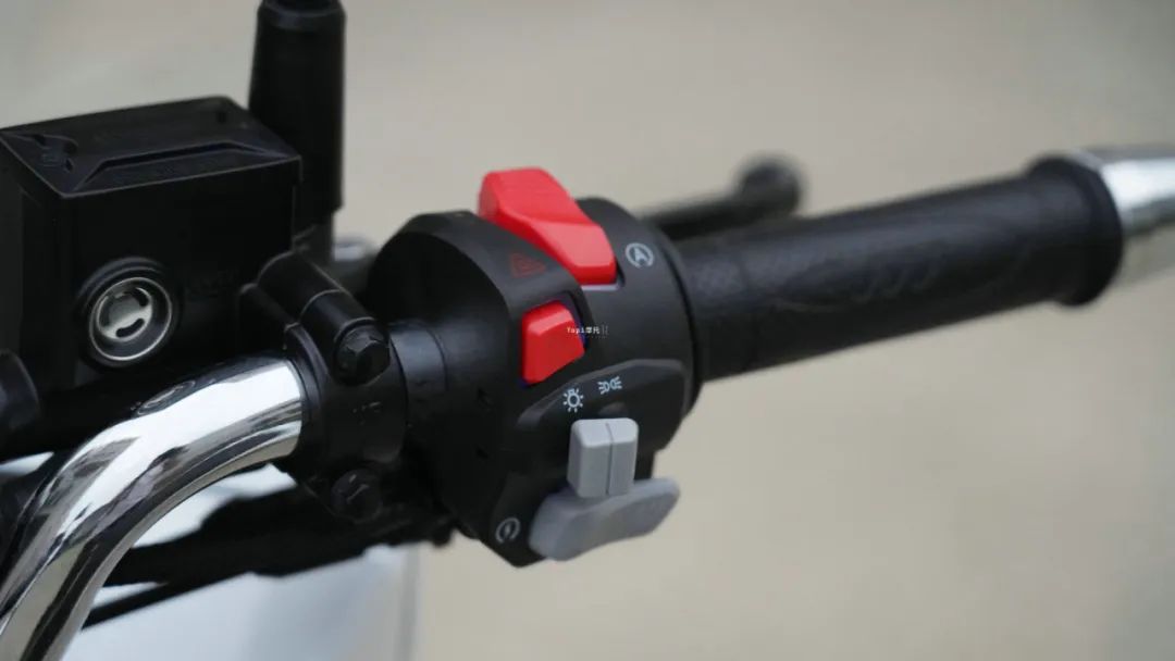 QJMOTOR鸿150车型全解析，正面硬刚PCX和UHR，还有多大优势？