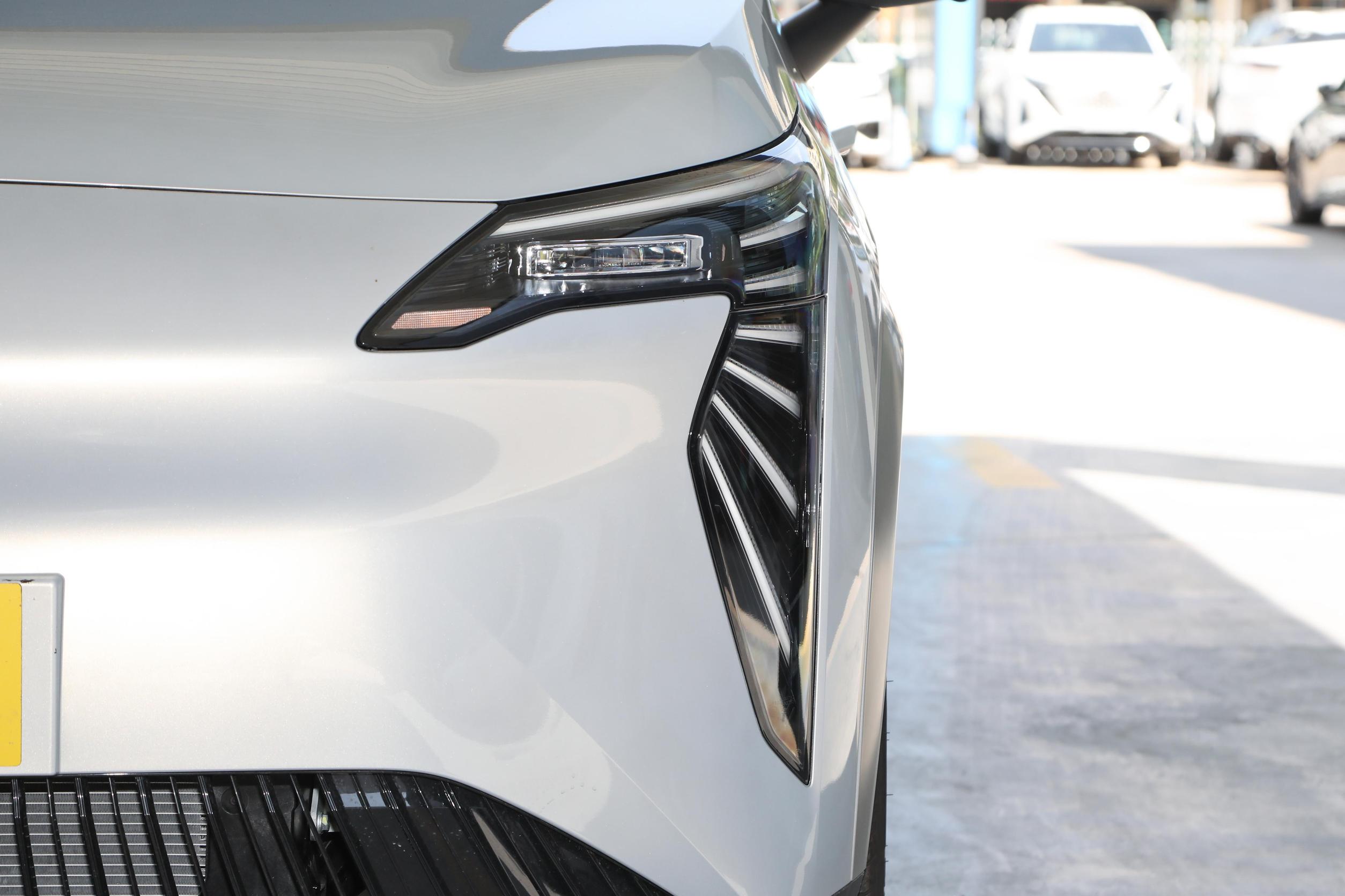 广汽埃安aiony真实优缺点,适合年轻人开的suv10-15万油电混动