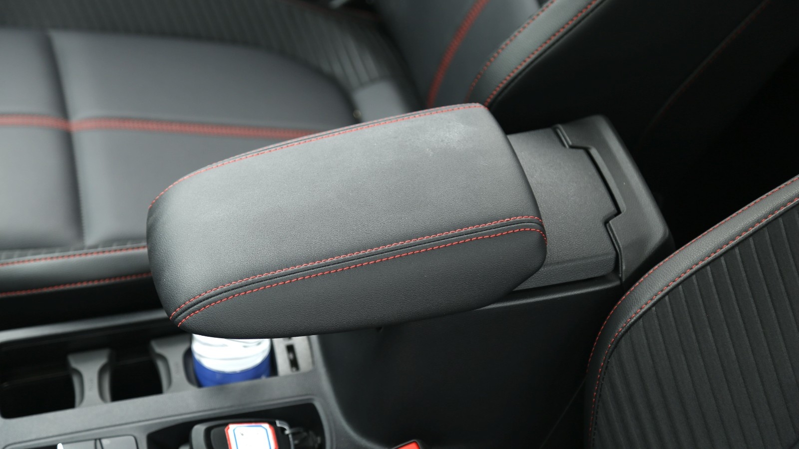 7.9秒破百原厂短簧的小钢炮福特福克斯试驾