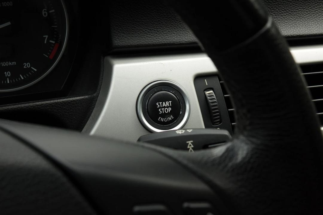 宝马3系二手车330i值得买的版本,21款宝马3系330i有哪些功能