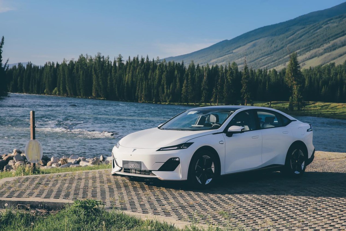 深蓝sl03跟马自达哪个好,马自达ez6对比深蓝sl03