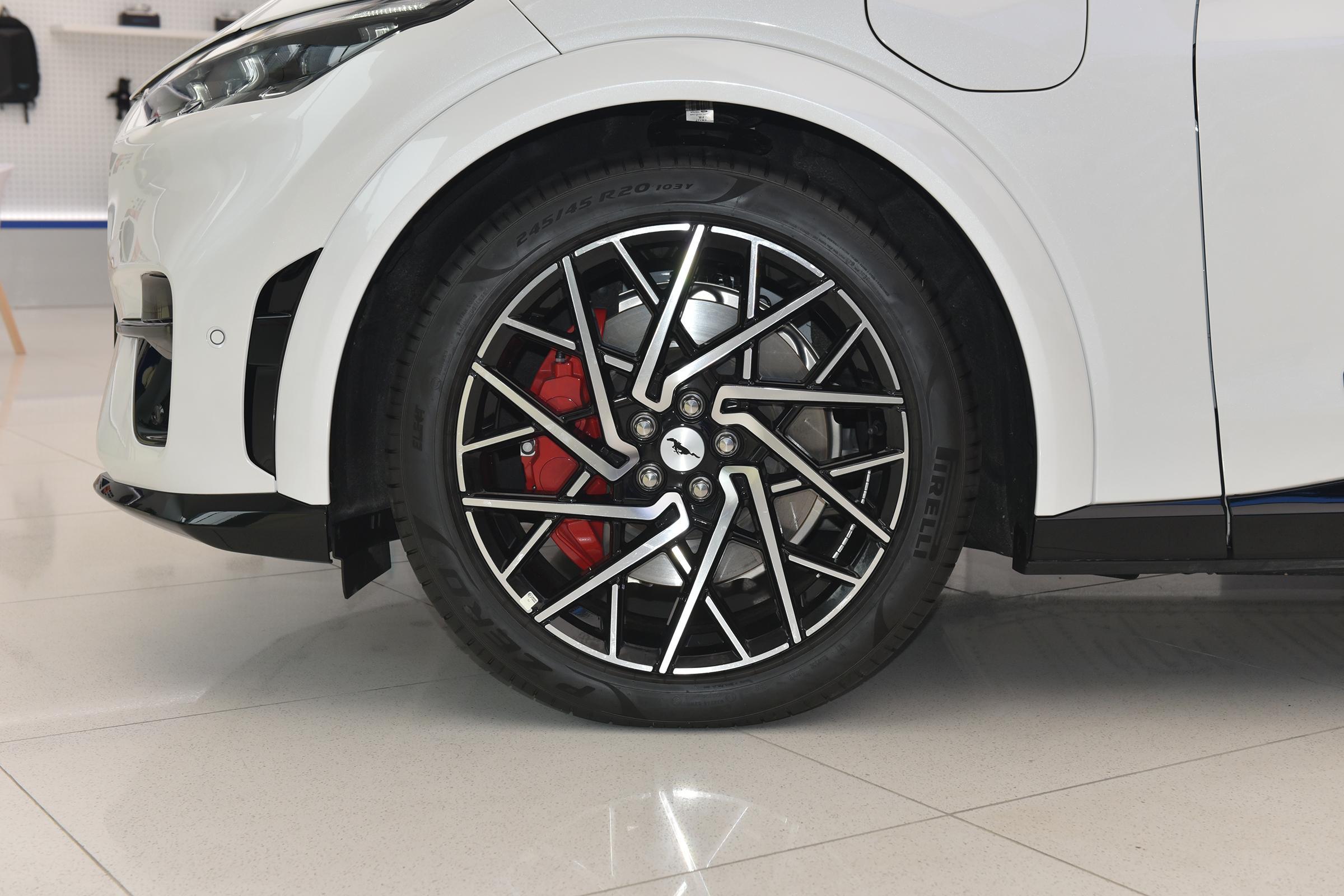 福特mustangmach-e提车,福特野马mustangmach-e评测