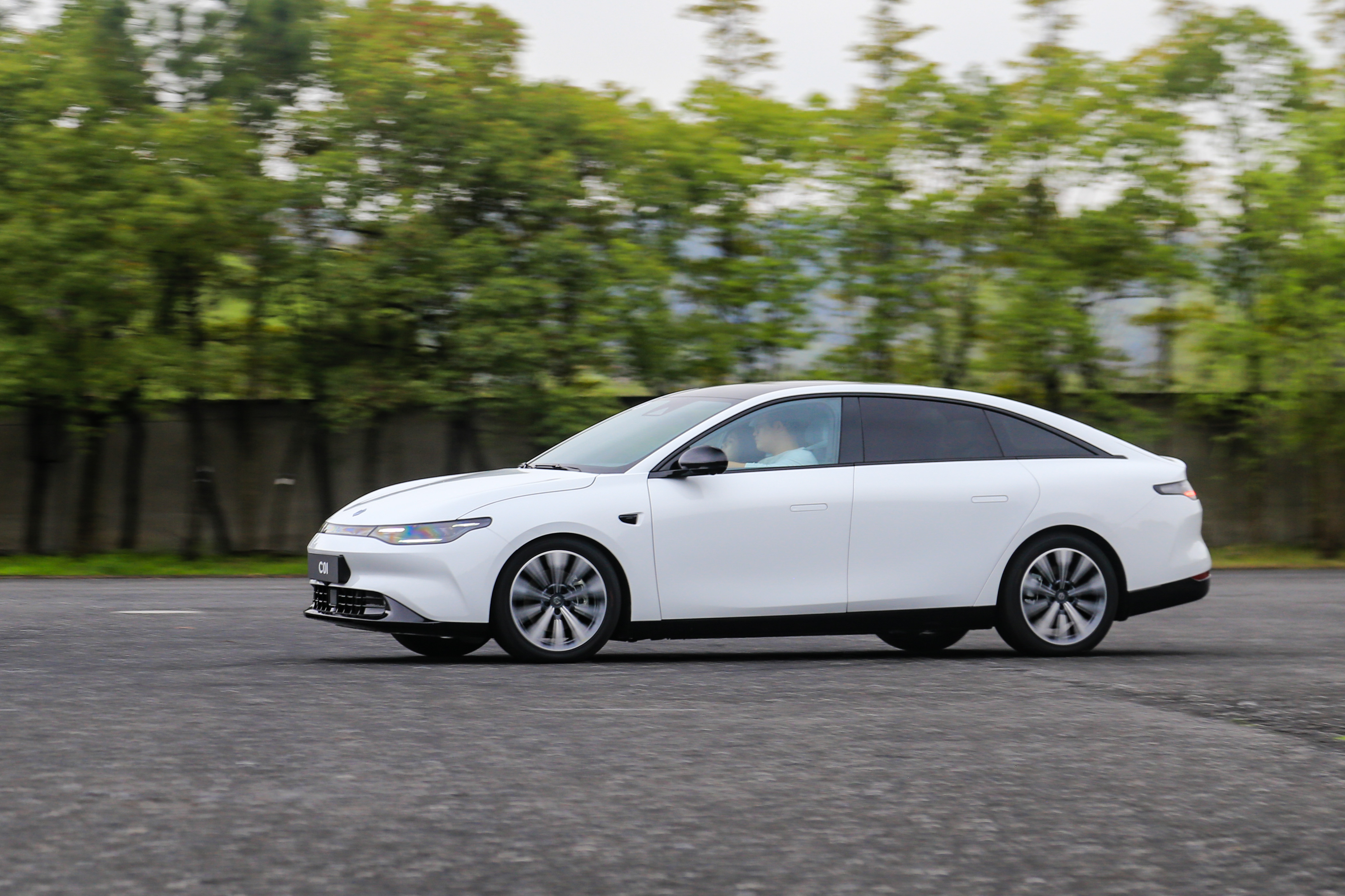 2023入门版c01和c11哪个值得买,零跑c01最新款试驾