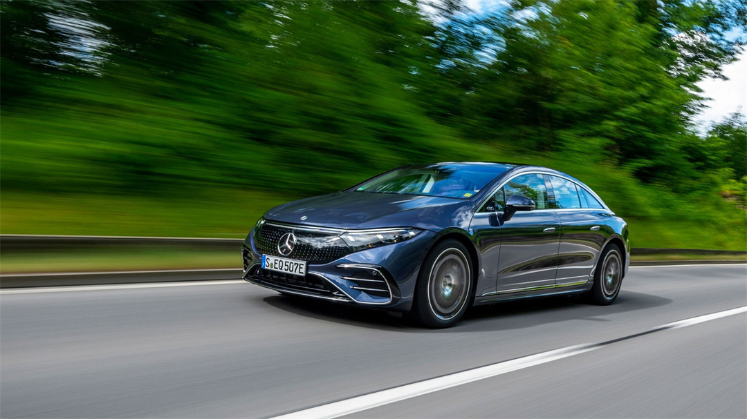 奔驰eqs纯电轿车价格与性能如何,奔驰eqs惊艳全场