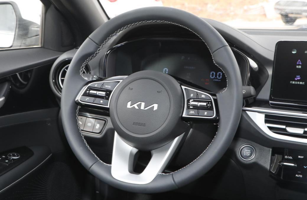 起亚k3的长宽高轴距是多少,新款起亚k3实车图曝光