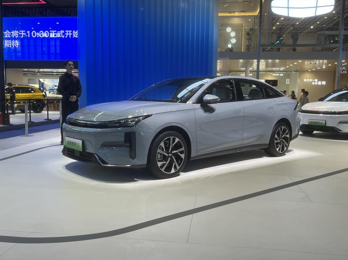 全新吉利银河l6预售,百名车主评新车2023款吉利银河l6