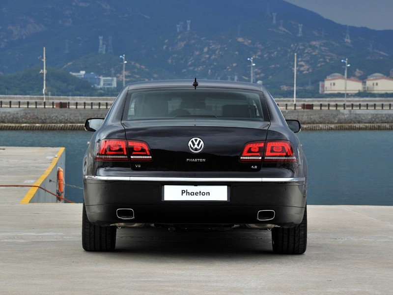 辉腾v84.2加几号汽油,配v8发动机