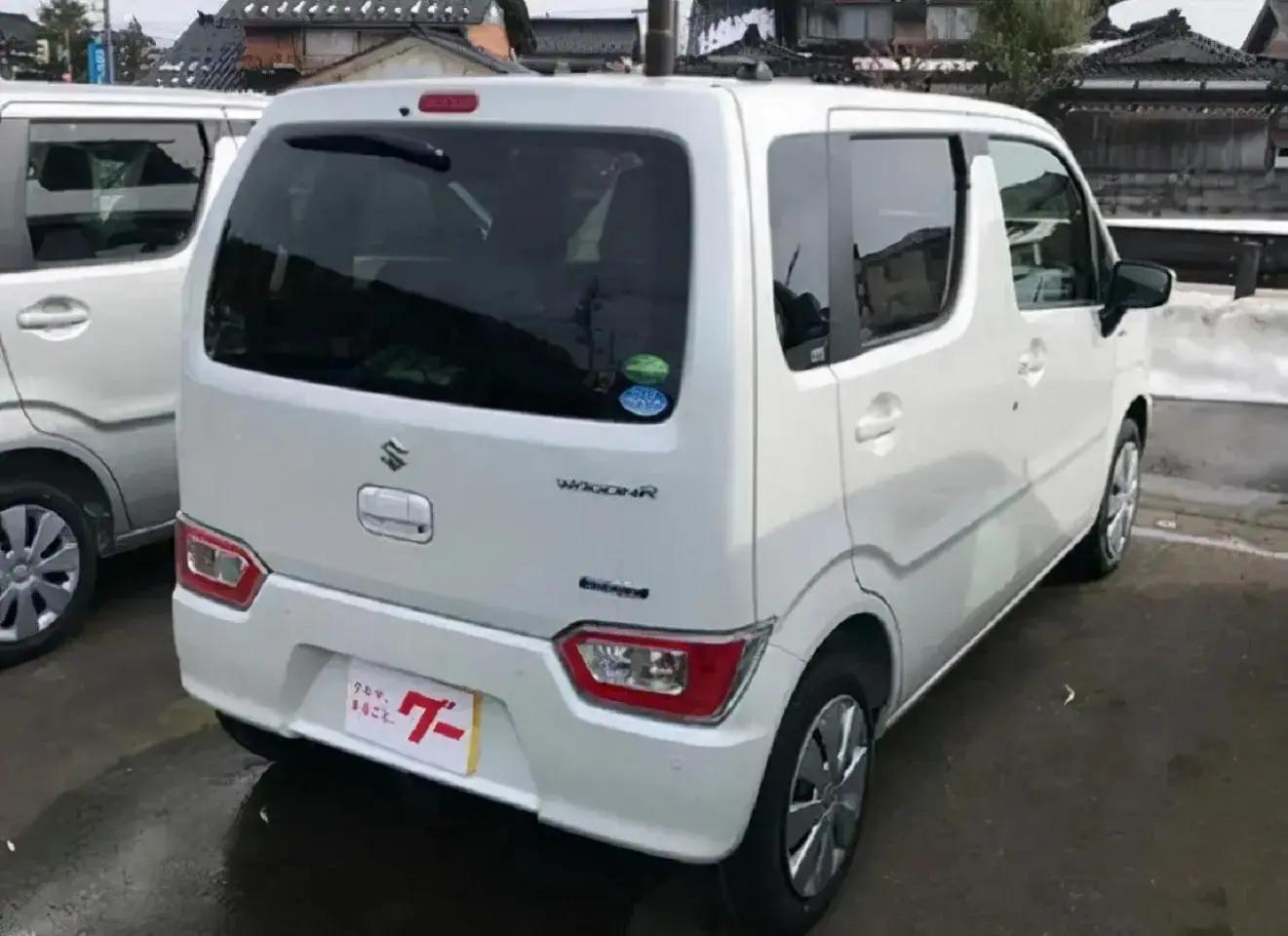 约合人民币6.1万起，新款铃木北斗星曝光，提供多种外观