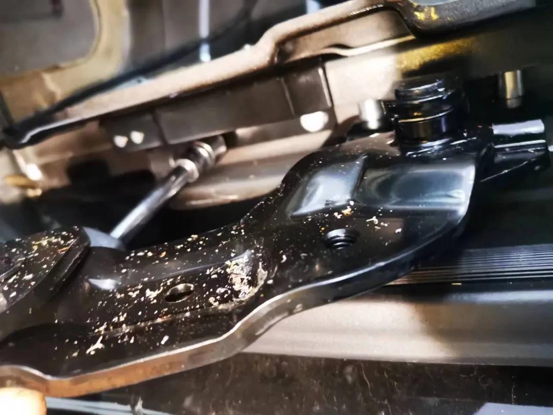 锐胜王牌m7电动中门安装教程,北汽王牌m7电动版