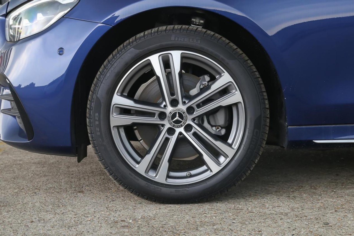 新一代奔驰e级实拍图曝光,奔驰全新e级实拍曝光