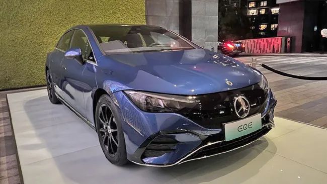 奔驰eqe350suv先锋版和豪华版的区别,奔驰eqe350续航多少公里