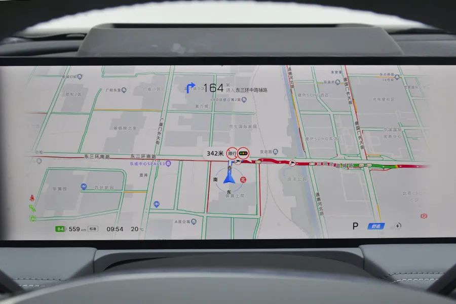 吉利银河e8半辐式方向盘怎么选,吉利银河e8龙腾版和汉ev