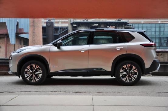 东风日产超混电驱奇骏到店实拍,奇骏超混电驱展现混合动力suv魅力