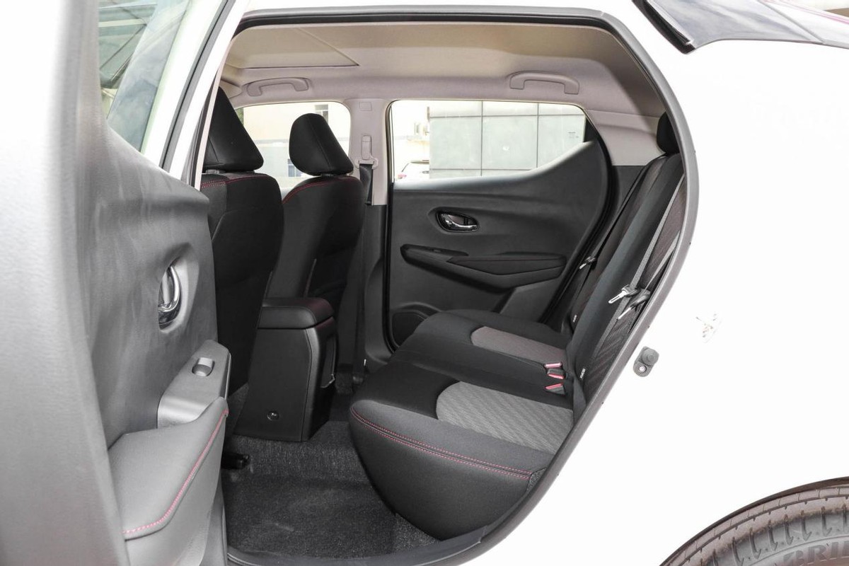 油耗低至5.3L，与轩逸同平台打造，为何日产蓝鸟被市场冷落？