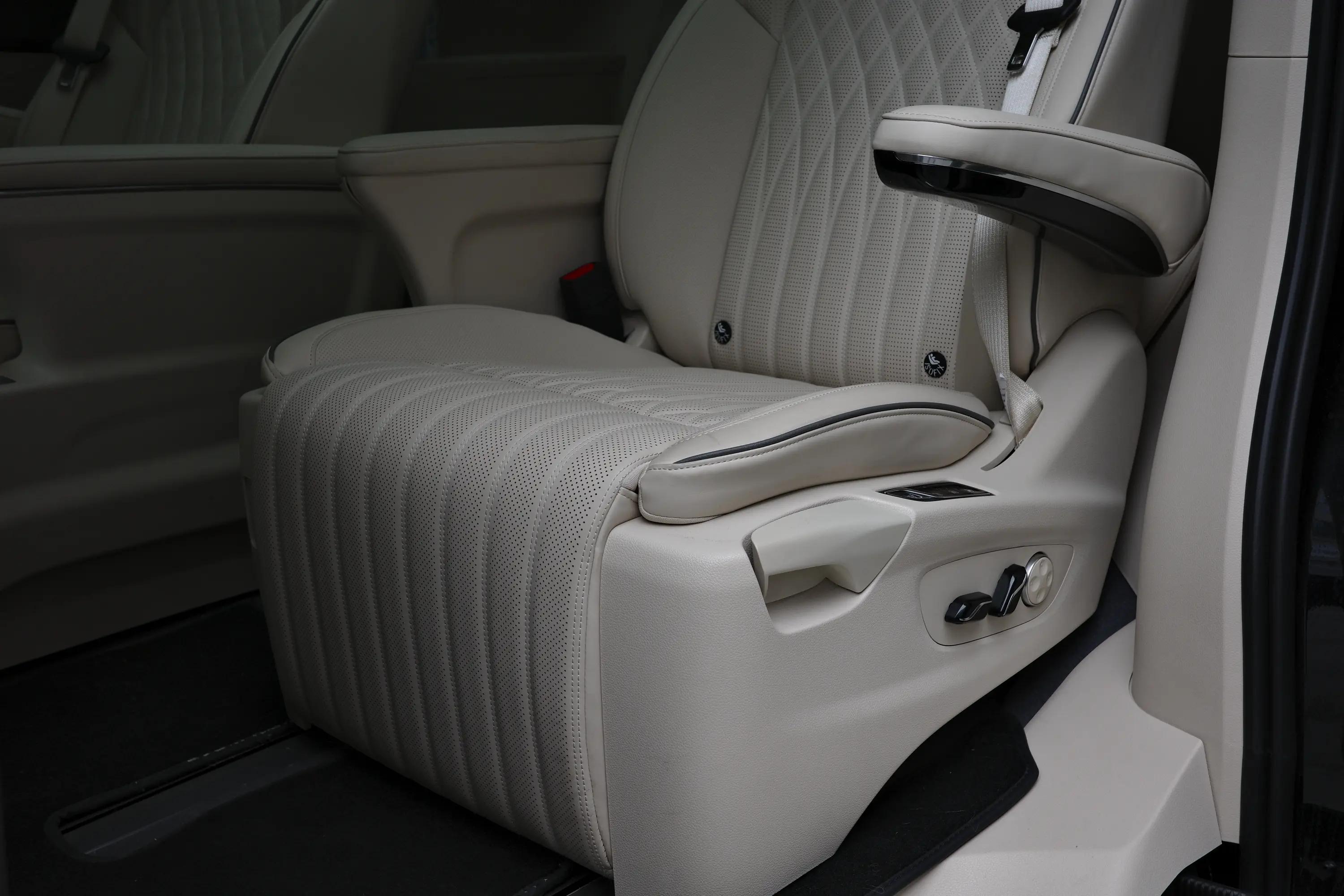 岚图梦想家和gl8整车价格对比,岚图梦想家和gl8空间对比