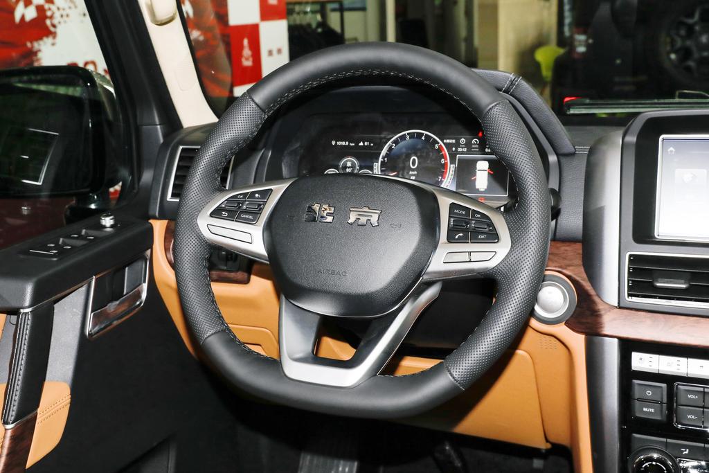 3.0tv6插电混越野车,搭6.2升v8引擎