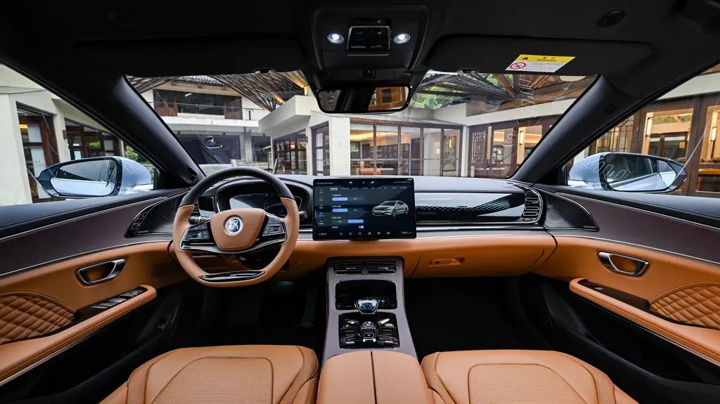 感受中式豪华比亚迪汉ev,颜值能打操控出色比亚迪汉ev