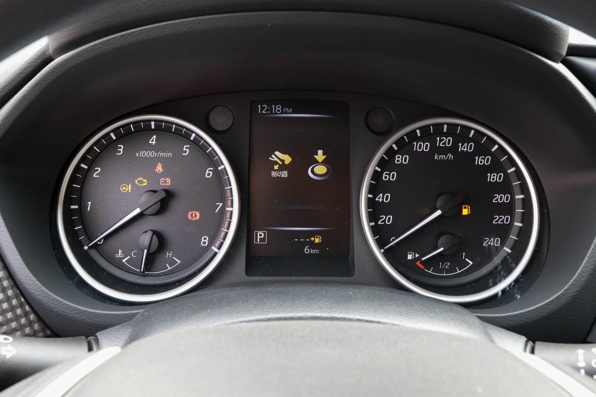 想买省油耐用的轿车，不妨看看蓝鸟，变速箱平顺、后备厢空间大