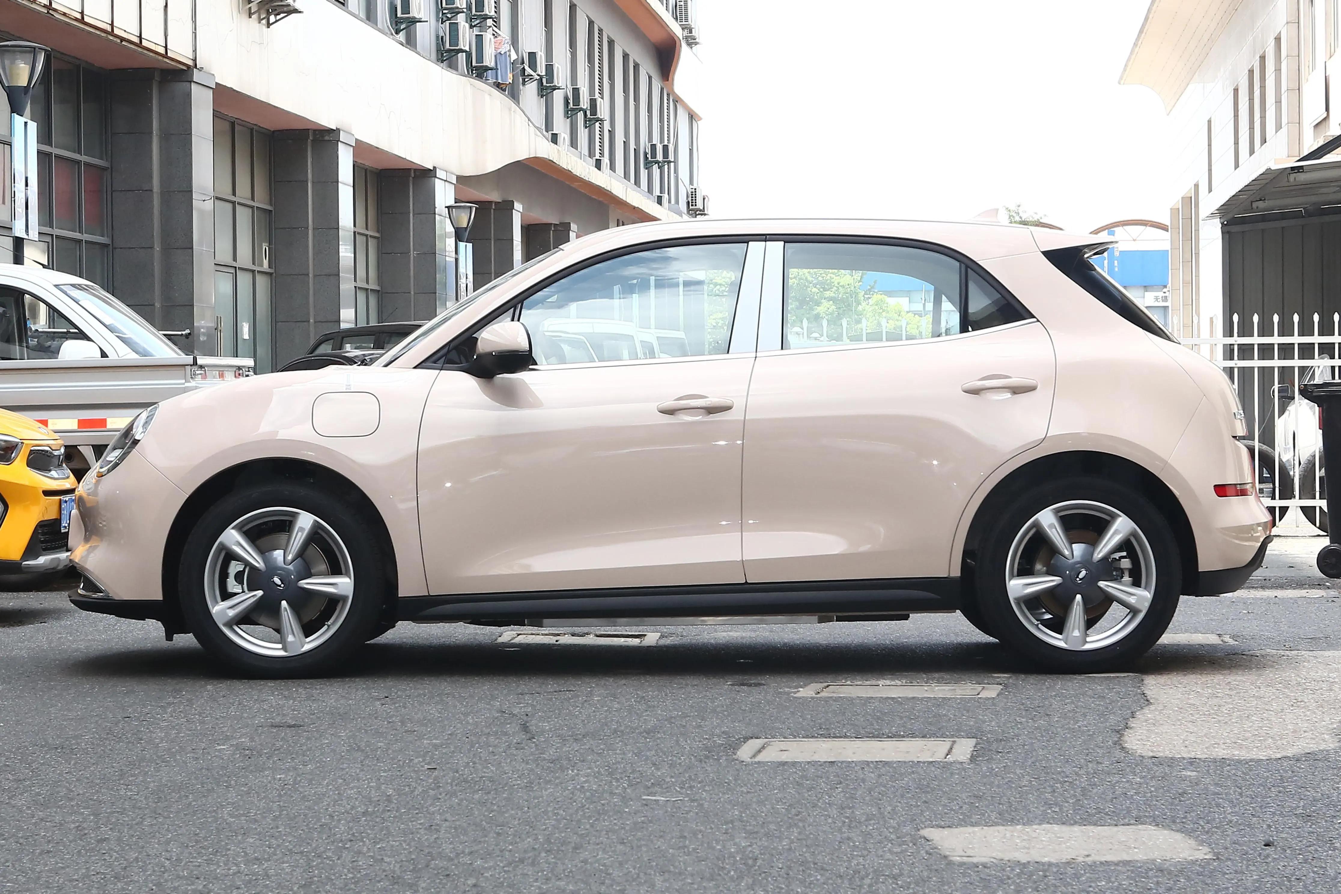 适合小姐姐日常代步高颜值车 (一款非常适合小姐姐的专属座驾)