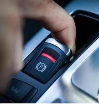 车速过快脚刹失灵拉手刹会怎样,脚刹失灵拉手刹有用吗