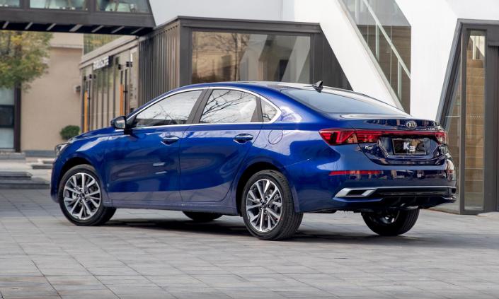 起亚k32023款1.5lcvt尊贵版,起亚k32021款1.5lcvt时尚版