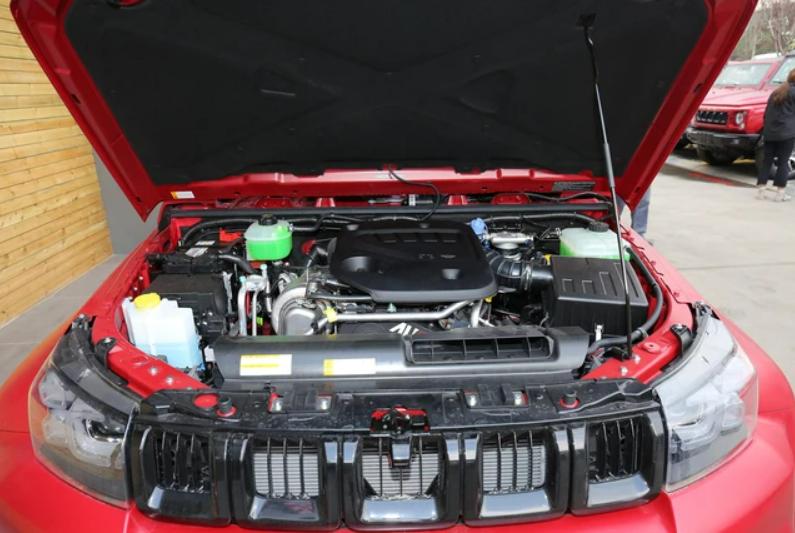 德系bj40,bj40致敬2020版和刀锋英雄版对比