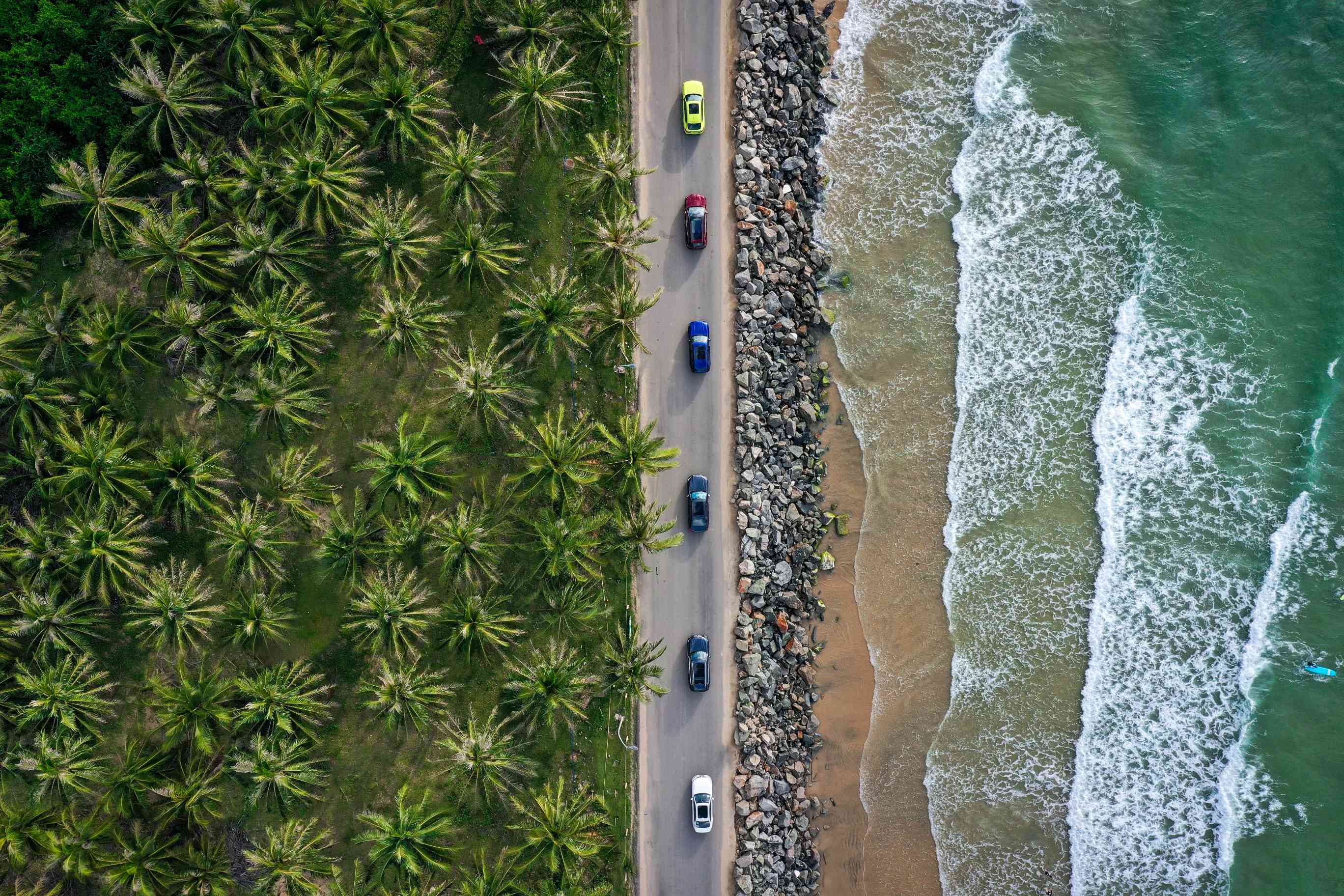 bmw鍗楀尯涓変簹,bmw鏂板勾鏃呰