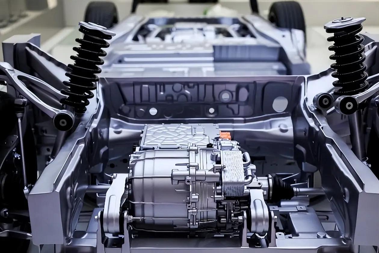 零跑c01预售18-27万元,零跑c01纯电版上市14.98万